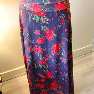 Lu LA Roe Maxi Skirt - Nice colorful print - size small - new condition